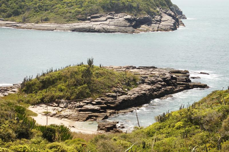 Búzios: Schooner Cruise & Open-Air Trolley Discovery with Lunch