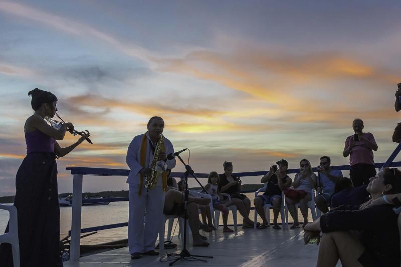 João Pessoa: Northern Coast Beaches & Jacaré Sunset Group Tour in Spanish or Portuguese: Full Day