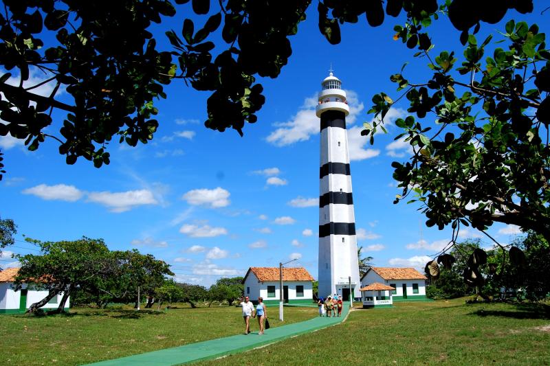 See the Preguiças Lighthouse in Mandacaru