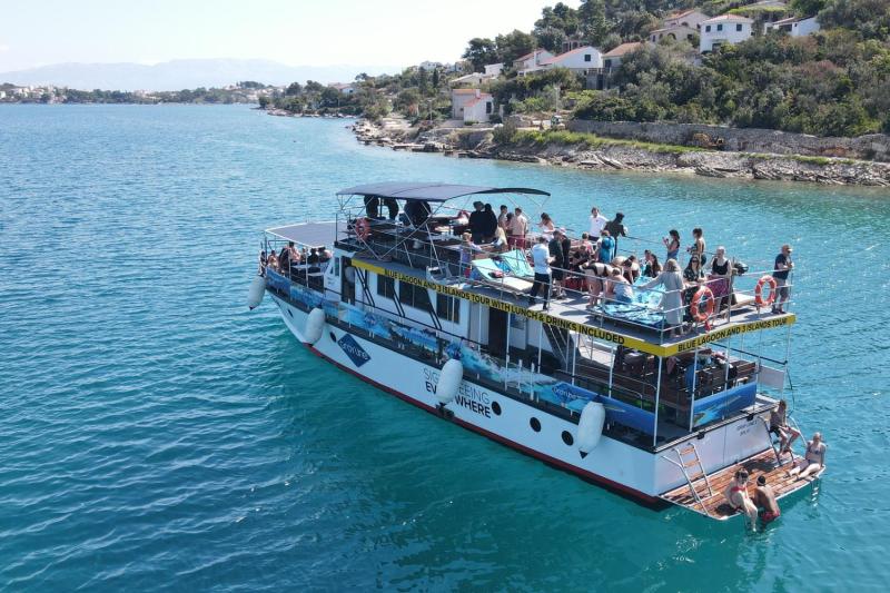 Blue Lagoon & 3 Islands hopping with Lunch & unlimited Drinks from Split with Gray Line Croatia