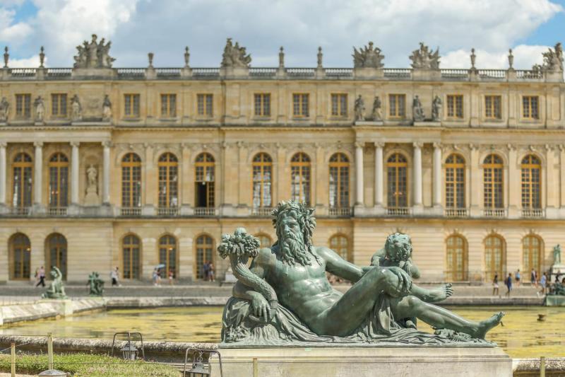 Guided Tour of Versailles Palace with Reserved Access (No Transport)