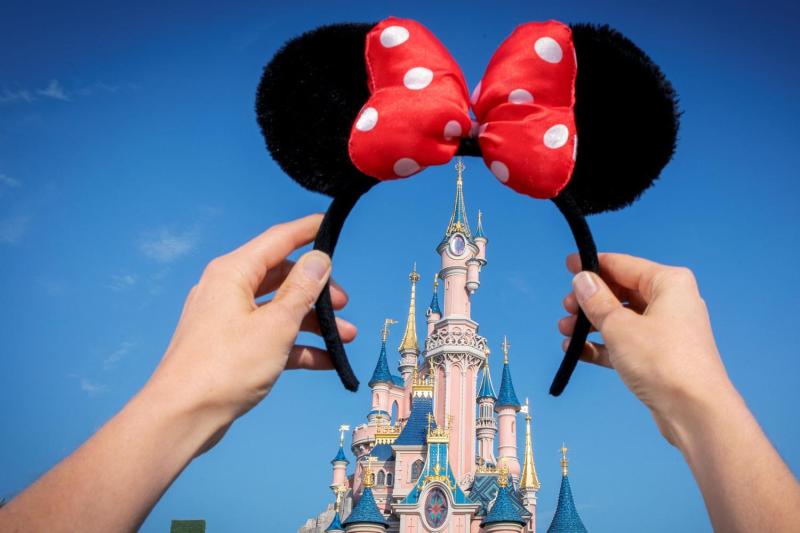 From Paris: Disneyland® 1 Day / 1 Park Pass from Paris