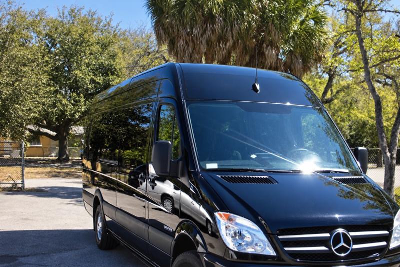 Miami: Private One-Way Transfer from Miami Airport to Port of Miami