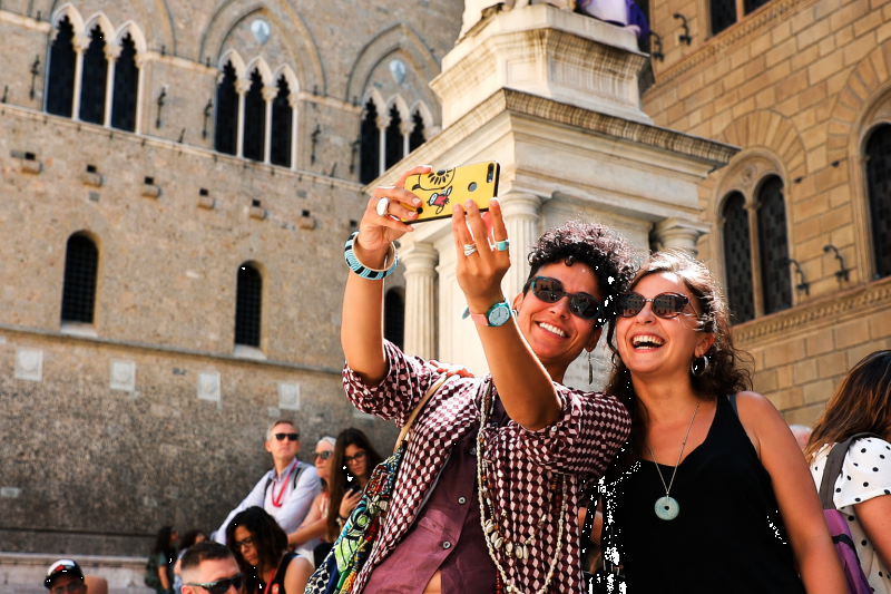 From Florence: Pisa, San Gimignano, Siena & its Cathedral Tour with Lunch & Wine