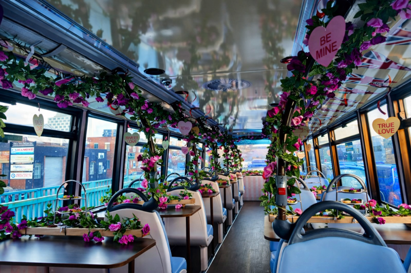 London: Afternoon Tea Bus with Panoramic City Tour