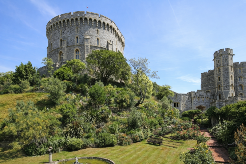 London: Windsor Castle & Henry VIII's Hampton Court Palace Full Day