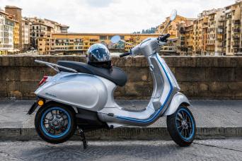 Florence: Hills E-Vespa Tour with Wine & Food Experience