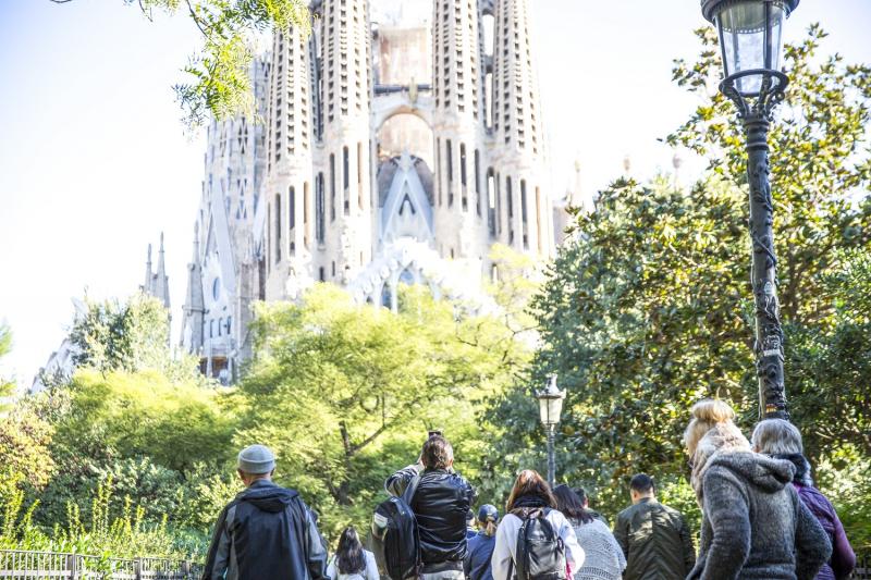 Mix & Save: Barcelona Full Day with Sagrada Familia and Park Güell