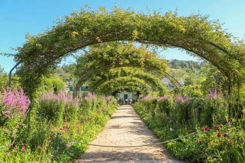 From Paris: Half Day Audio Guided Tour of Giverny Monet's Gardens