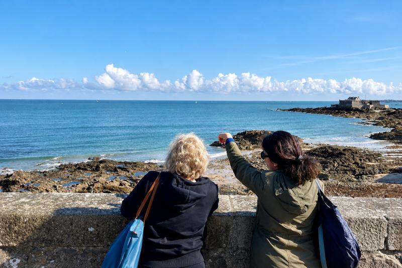 From Paris: 2 Days 1 Night Guided Normandy D-Day Beaches, Saint-Malo and Mont Saint-Michel Tour