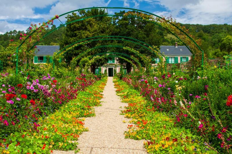 From Paris: Private Guided Tour to Giverny & Versailles (reserved access) with Lunch (1–7)