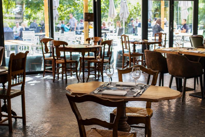 From Paris: Private Guided Tour to Giverny & Versailles (reserved access) with Lunch (1–7)