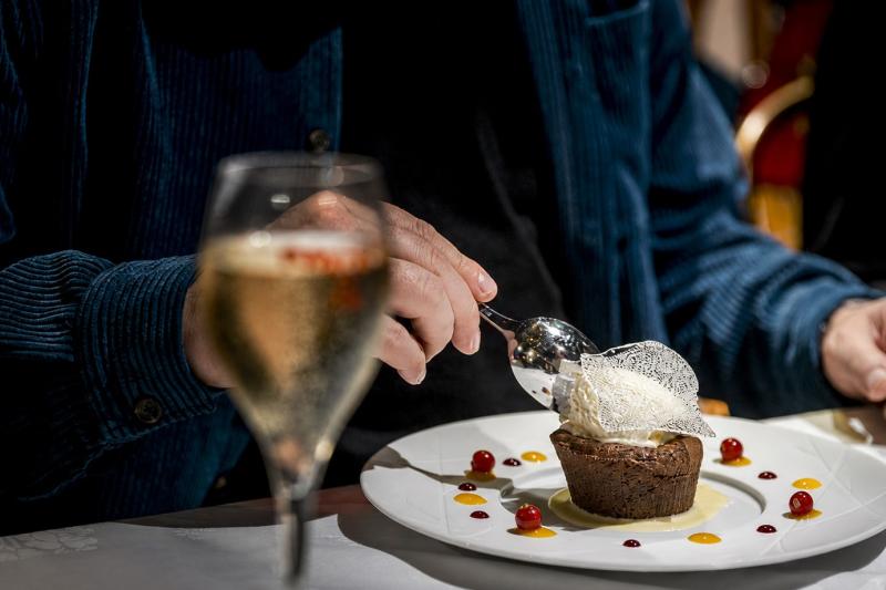 Paris: Maxim's Evening Dinner Cruise