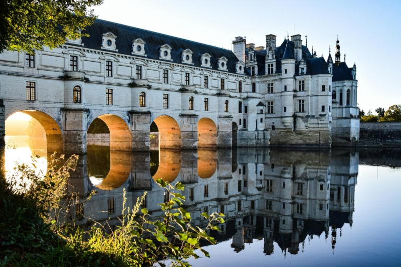 From Paris: Full Day Private Guided Loire Valley Châteaux Tour for 1-7 Guests