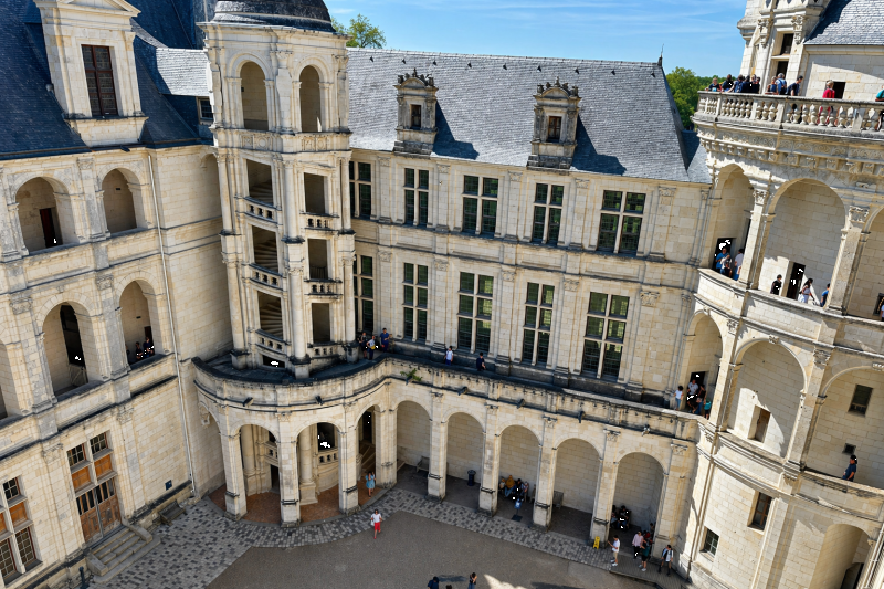 From Paris: Full Day Private Guided Loire Valley Châteaux Tour for 1-7 Guests