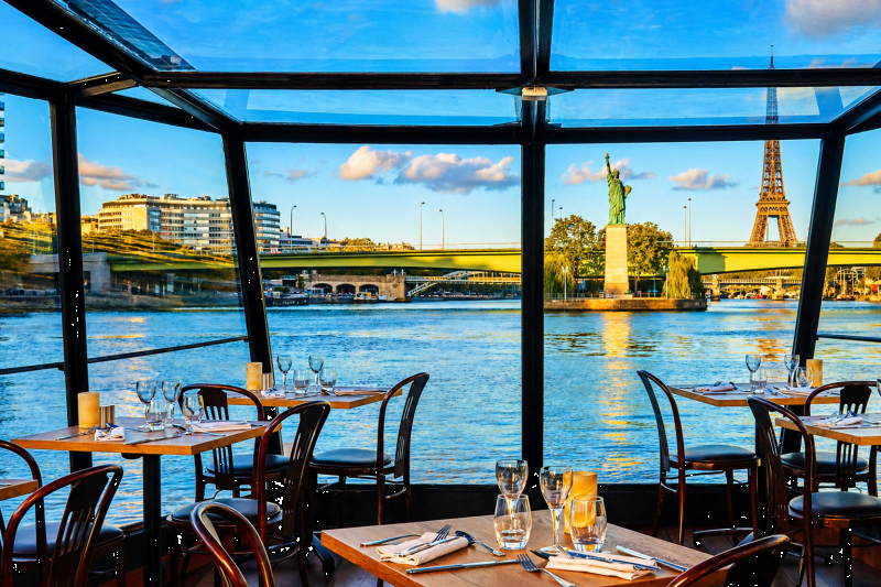 Lunch cruise on the Seine