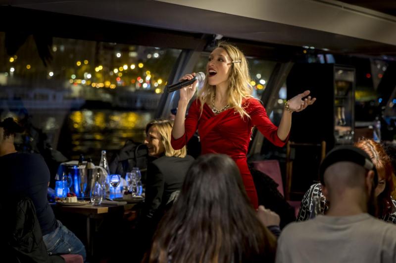 Paris: Festive Dinner Cruise on the Seine with Live Music (Evening Dinner)