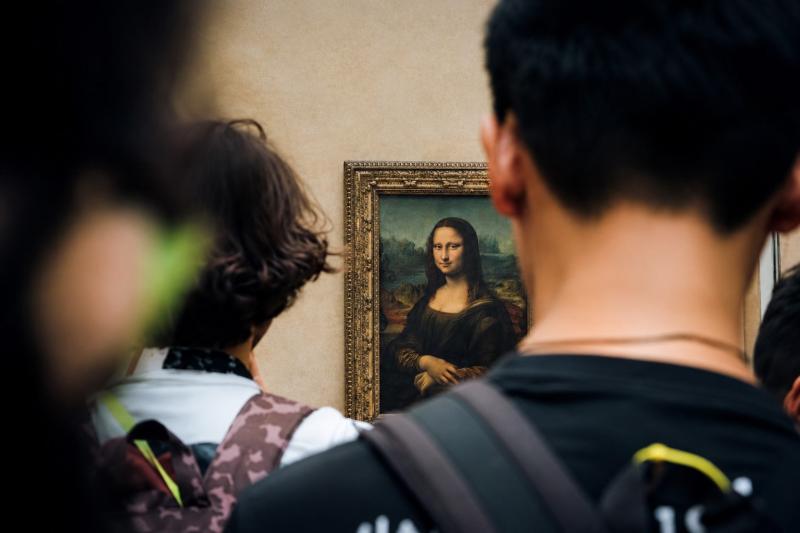 Louvre - Walk through Masterpieces with Reserved Entry and Hop-On Hop-Off ticket