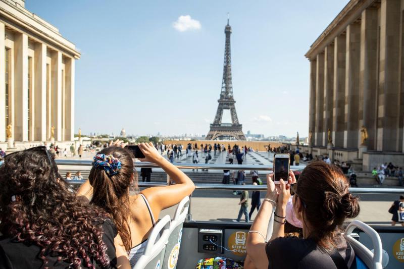 Louvre - Walk through Masterpieces with Reserved Entry and Hop-On Hop-Off ticket
