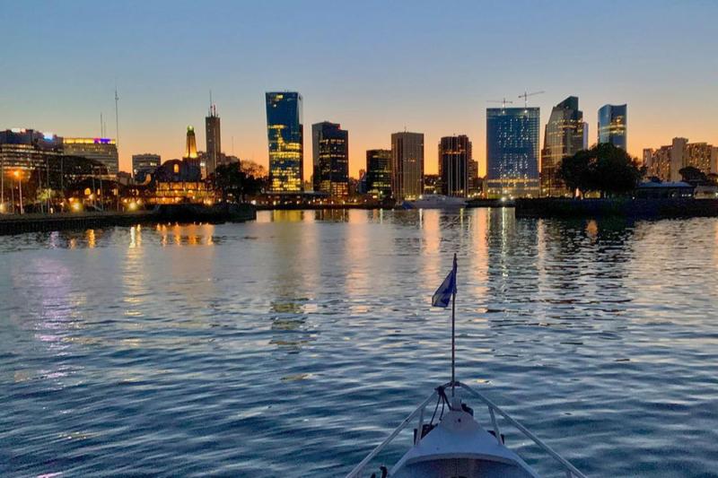 Sunset on the Río de la Plata: Navigation and Open Bar