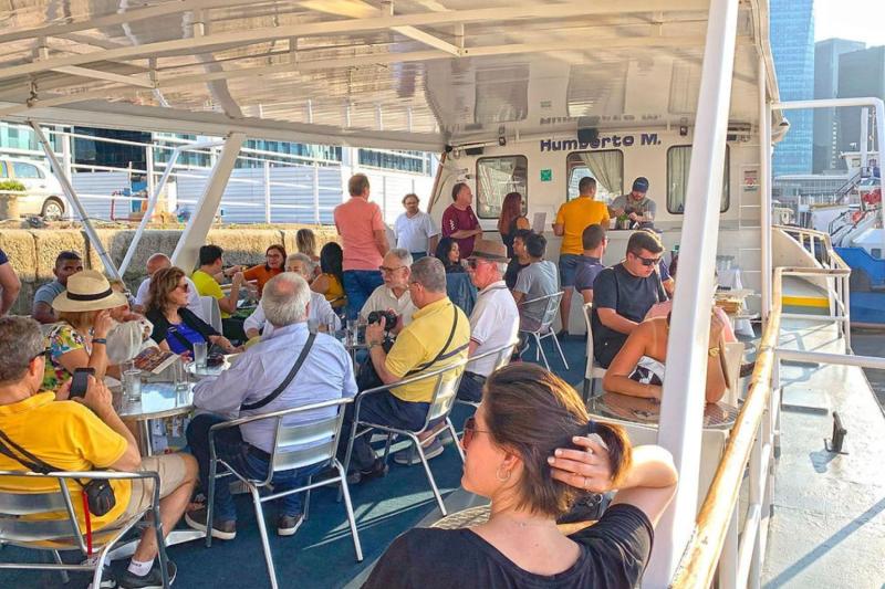 Sunset on the Río de la Plata: Navigation and Open Bar