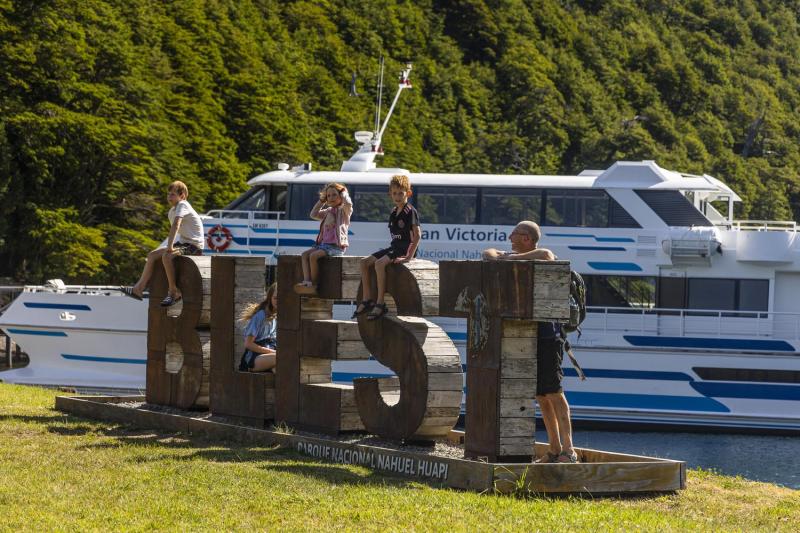 Patagonian Exploration: Blest Port, Los Cántaros Waterfall and Frías Lake