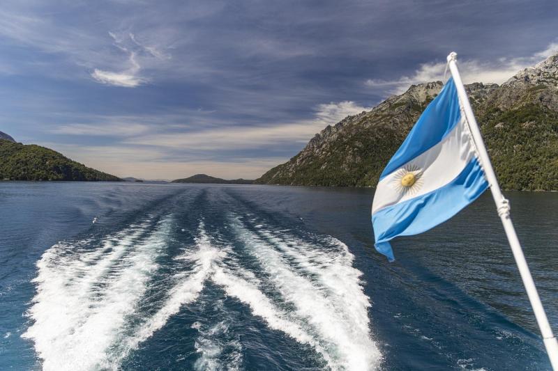 Patagonian Exploration: Blest Port, Los Cántaros Waterfall and Frías Lake