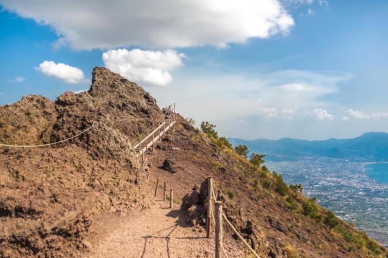 Private Tour of Pompeii & Mt. Vesuvius with Priority Access from Naples