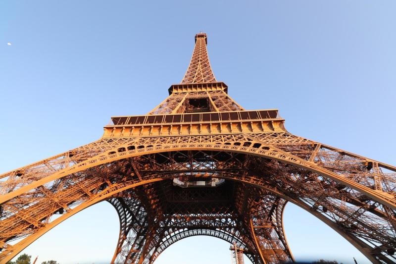 Paris: Eiffel Tower 2nd Floor Audio Guided Visit and Meal at Madame Brasserie