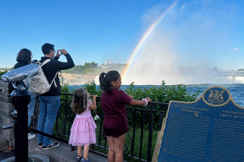 From Toronto: Niagara Falls Full-Day Tour with Boat Cruise