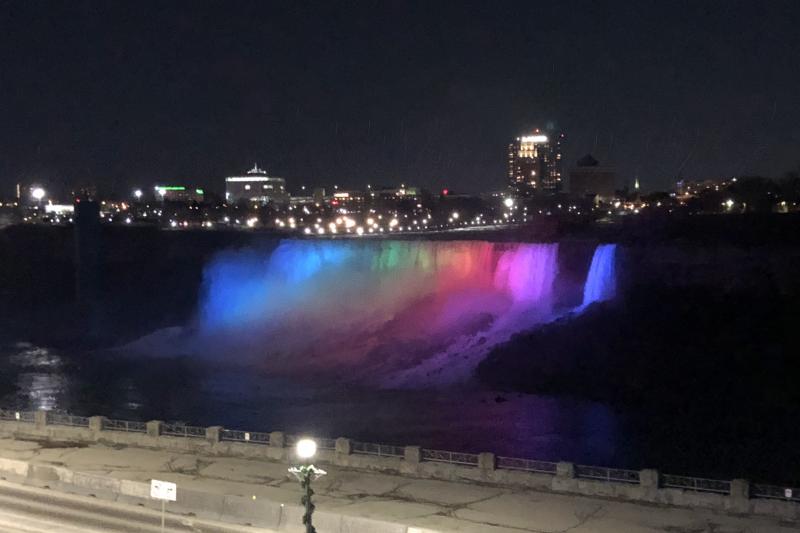 VIP Illumination, Dinner & Fireworks Tour from USA