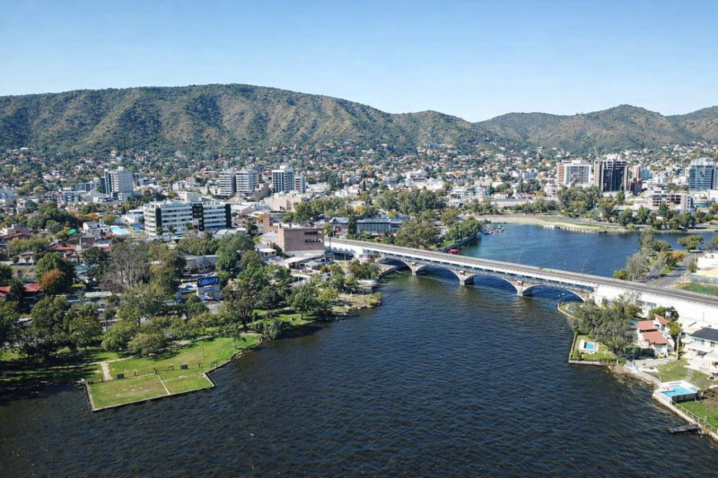 Villa Carlos Paz: History, Landscapes and Cordoba Tradition, in English