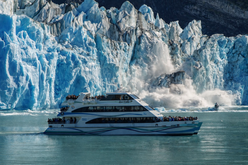El Calafate: All Glacier Navigation - with Lunch and Transfers