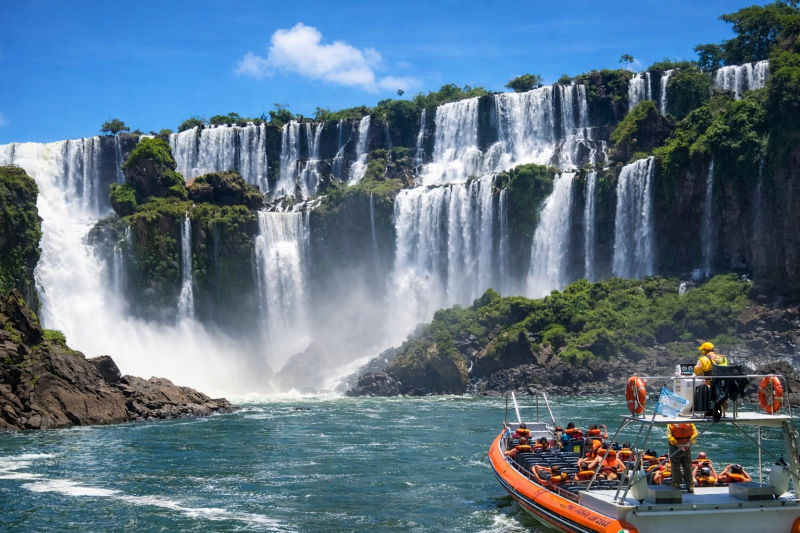 Iguazú Falls Adventure: FWD in the Jungle and Great Adventure from Hotels in Foz de Iguaçu, Brazil