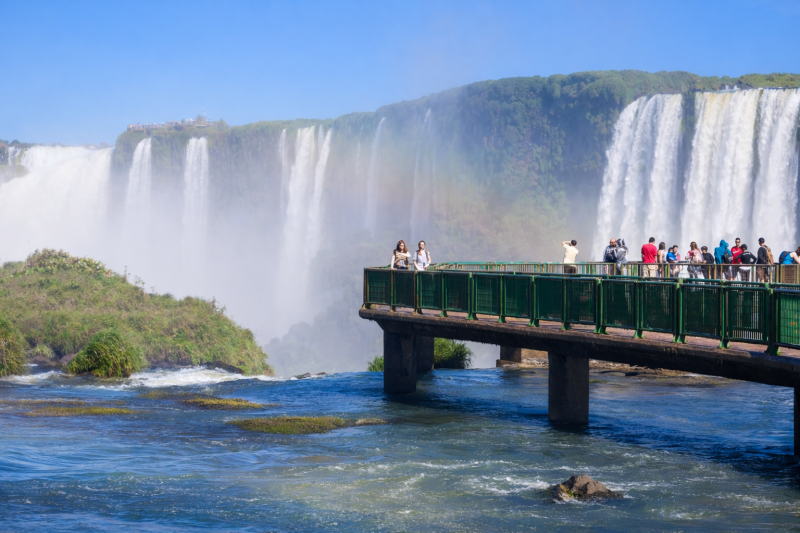From Foz do Iguacu: Iguazu Falls 2-Day Tour with Airport Transfers