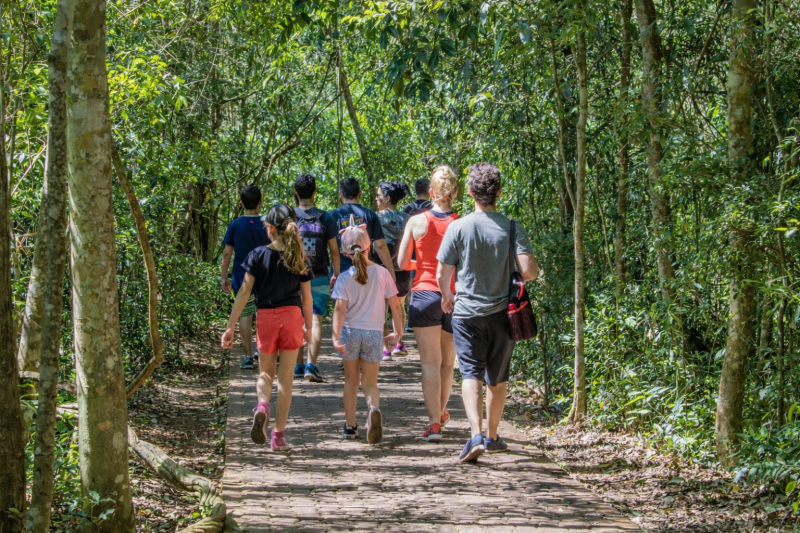 From Foz do Iguacu: Iguazu Falls 2-Day Tour with Airport Transfers