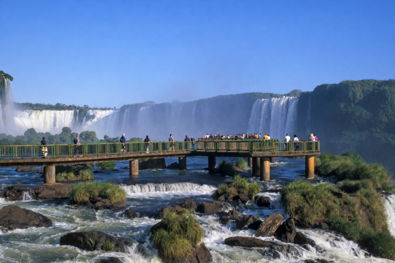 From Foz do Iguacu: Iguazu Falls 2-Day Tour with Airport Transfers