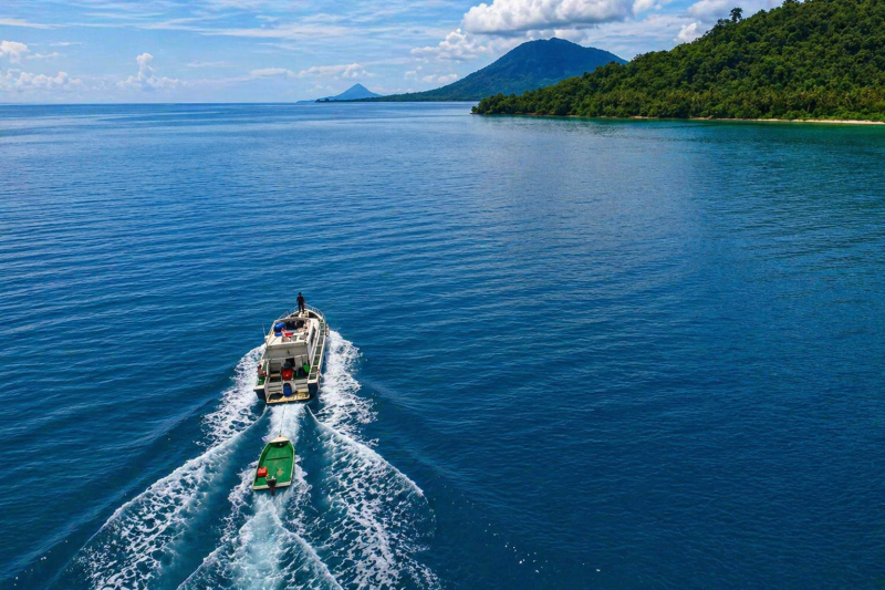 The boat to Krakatau’s Child 01