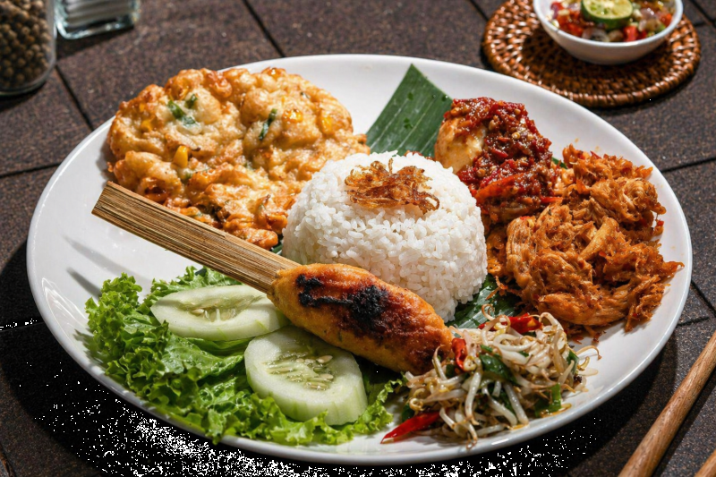 Delicious Indonesian typical Nasi Rames, located on Jalan Cikini