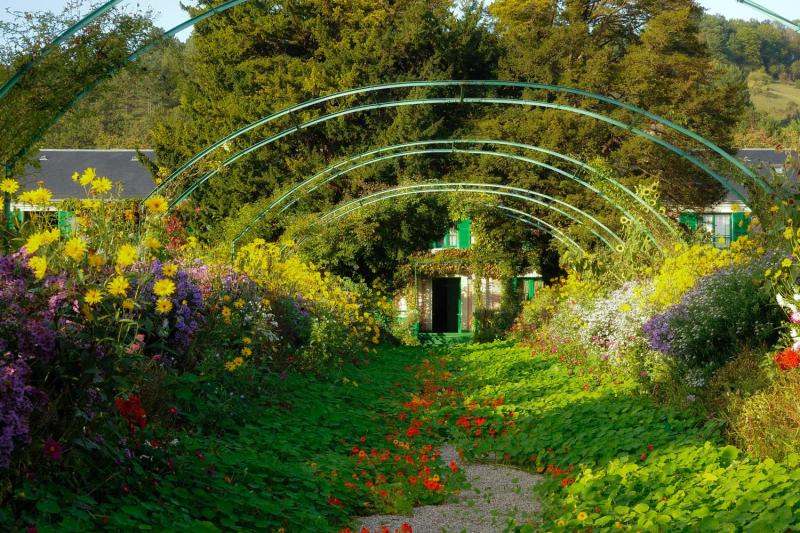 From Paris: Discovery Day at Giverny Monet's Gardens & McArthurGlen Outlet