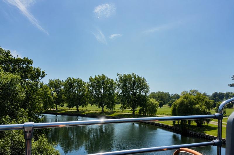 Windsor: 24-Hour Hop-On Hop-Off Open Top Sightseeing Bus Tour