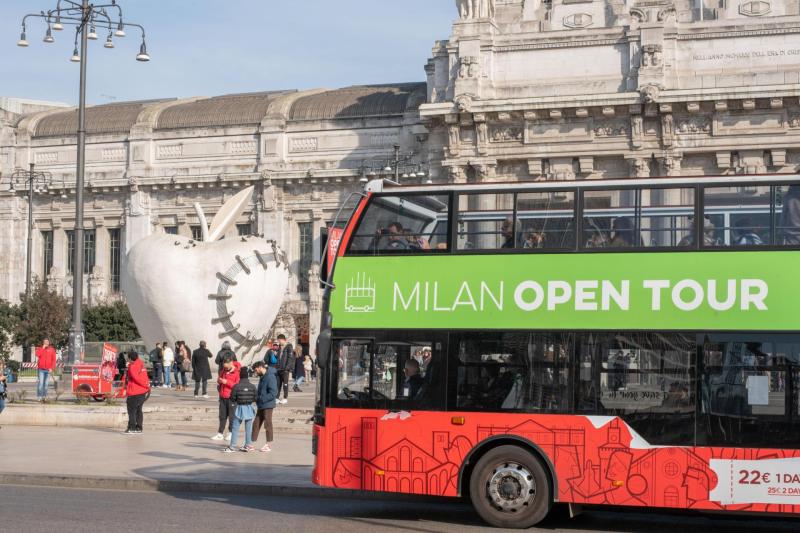 Milan: Tour on Touristic Open Bus 72 Hours Ticket