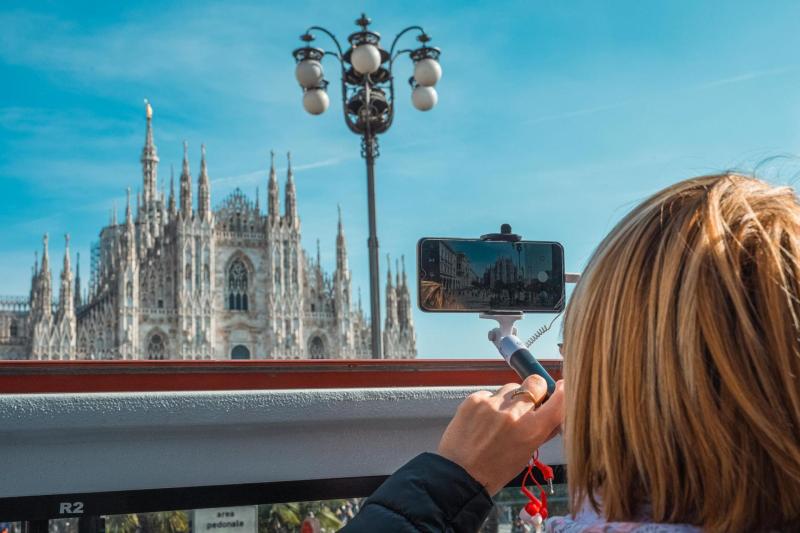 Milan: Tour on Touristic Open Bus 72 Hours Ticket