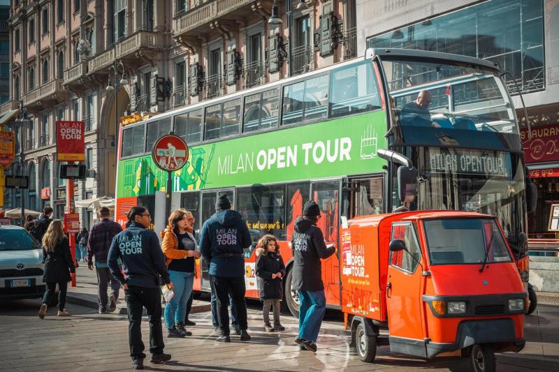 Milan: Tour on Touristic Open Bus 72 Hours Ticket