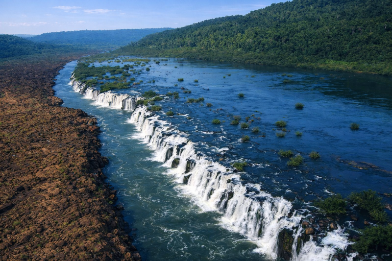 Incredible Moconá Falls from hotels in Foz de Iguaçu, Brazil