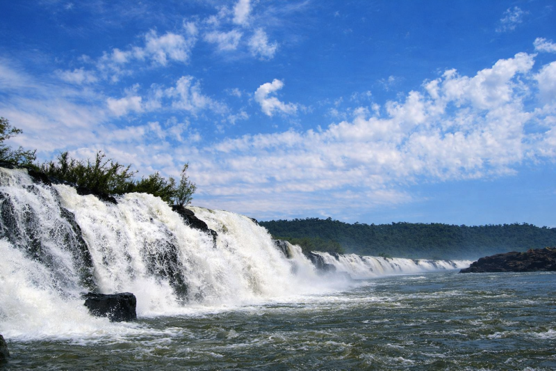 Incredible Moconá Falls from hotels in Foz de Iguaçu, Brazil