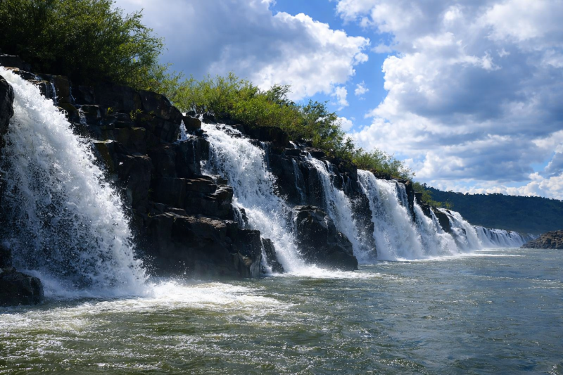 Incredible Moconá Falls from hotels in Foz de Iguaçu, Brazil