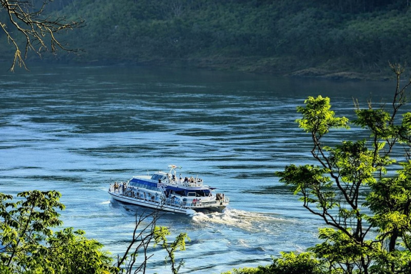 Afternoon Cruise from Iguazú: Discover the Magic of the Three Borders
