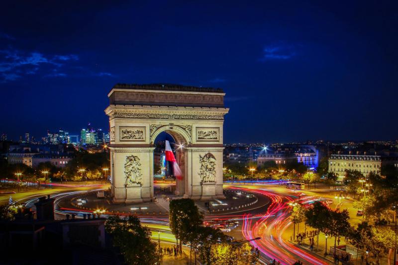 Paris: Illumination Tour and Eiffel Tower 2nd Floor (Reserved Access)
