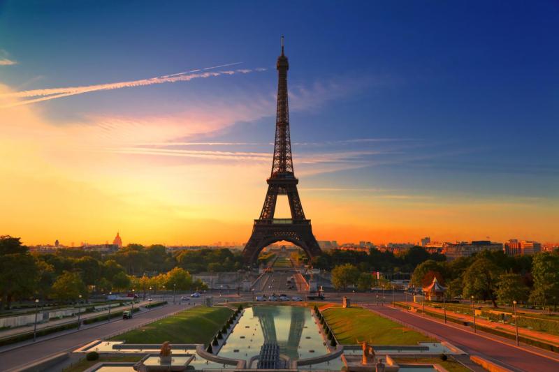 Paris: Illumination Tour and Eiffel Tower 3rd Floor (Reserved Access)
